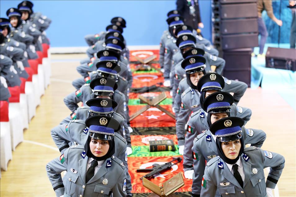Afgan kadın polisler mezun oldu
