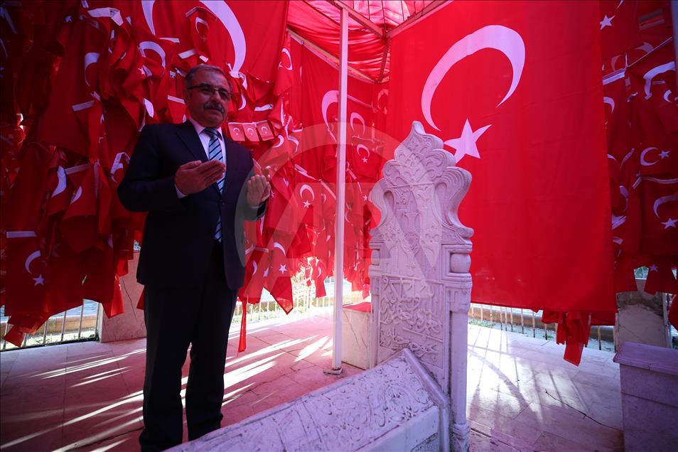 "Bayraklı Baba Türbesi" etkileyici hikayesiyle ilgi görüyor