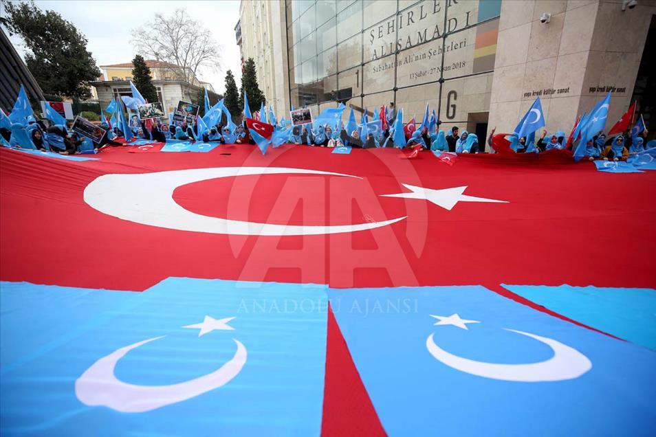 Mujeres del Turquestán Oriental lideran protesta contra el Gobierno chino en Estambul