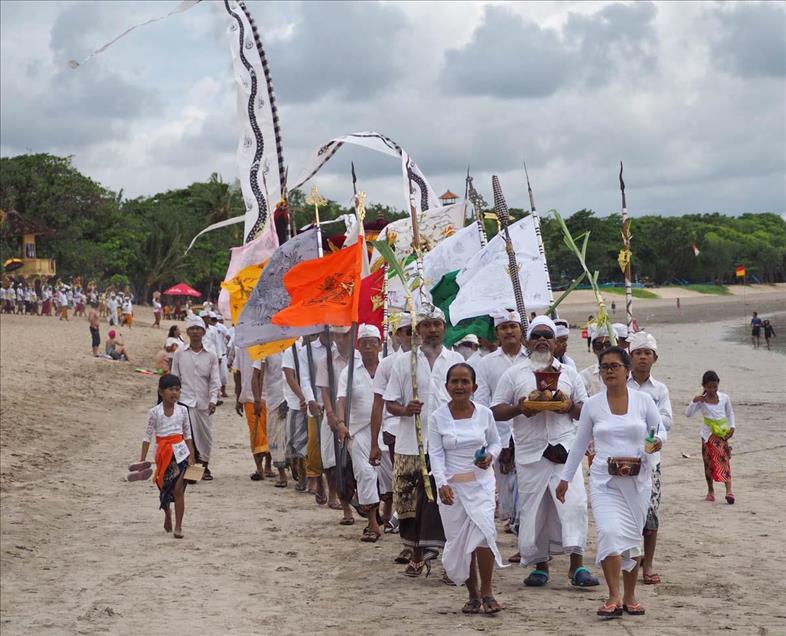 Melasti, la ceremonia para la purificación del alma en Indonesia