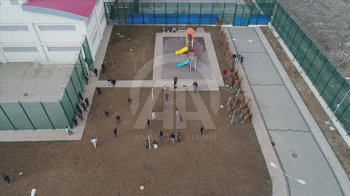 Türkiye'den "umut yolcuları"na 5 yıldızlı otel konforunda hizmet
