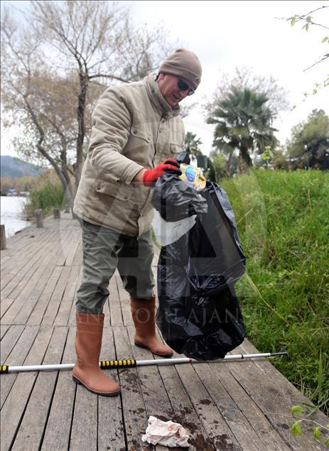 Yerleşik yabancılar 5 yıldır Dalyan Kanalı'nı temizliyor