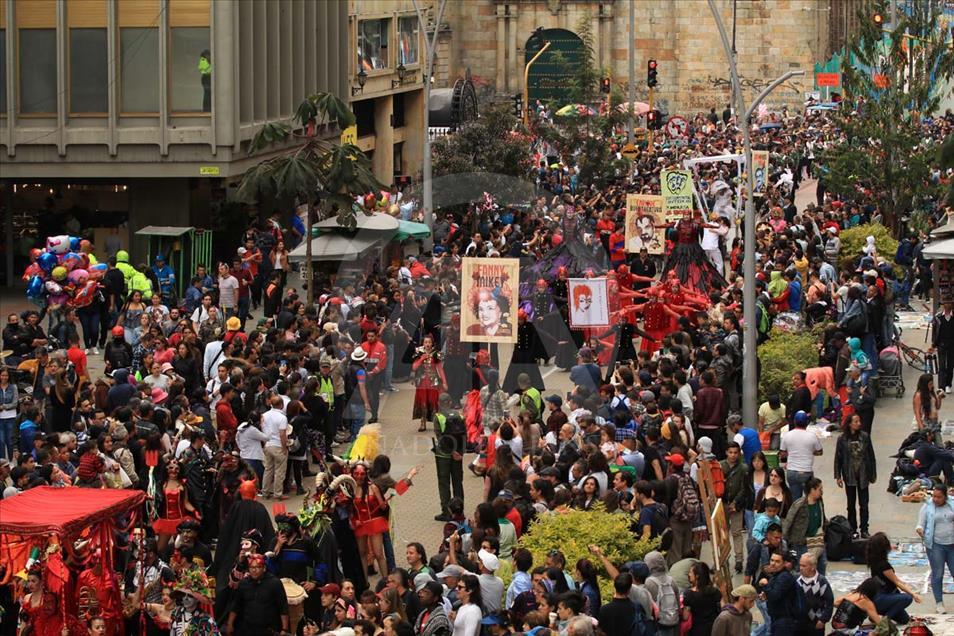 Así fue el desfile inaugural del Festival Iberoamericano de Teatro de Bogotá