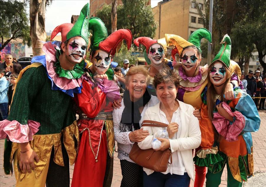 Así fue el desfile inaugural del Festival Iberoamericano de Teatro de Bogotá