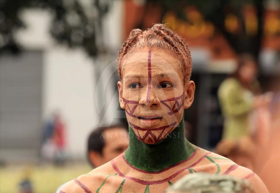 Así fue el desfile inaugural del Festival Iberoamericano de Teatro de Bogotá