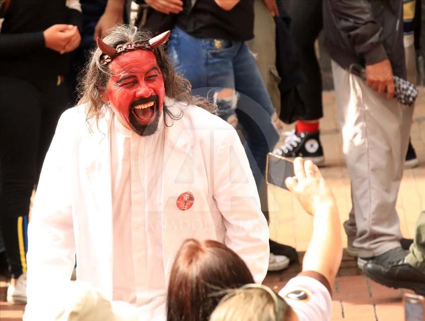 Así fue el desfile inaugural del Festival Iberoamericano de Teatro de Bogotá