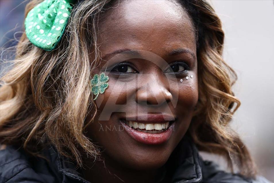 Chicago tiñe su río de verde para celebrar el Día de San Patricio