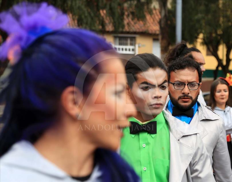 Así fue el desfile inaugural del Festival Iberoamericano de Teatro de Bogotá