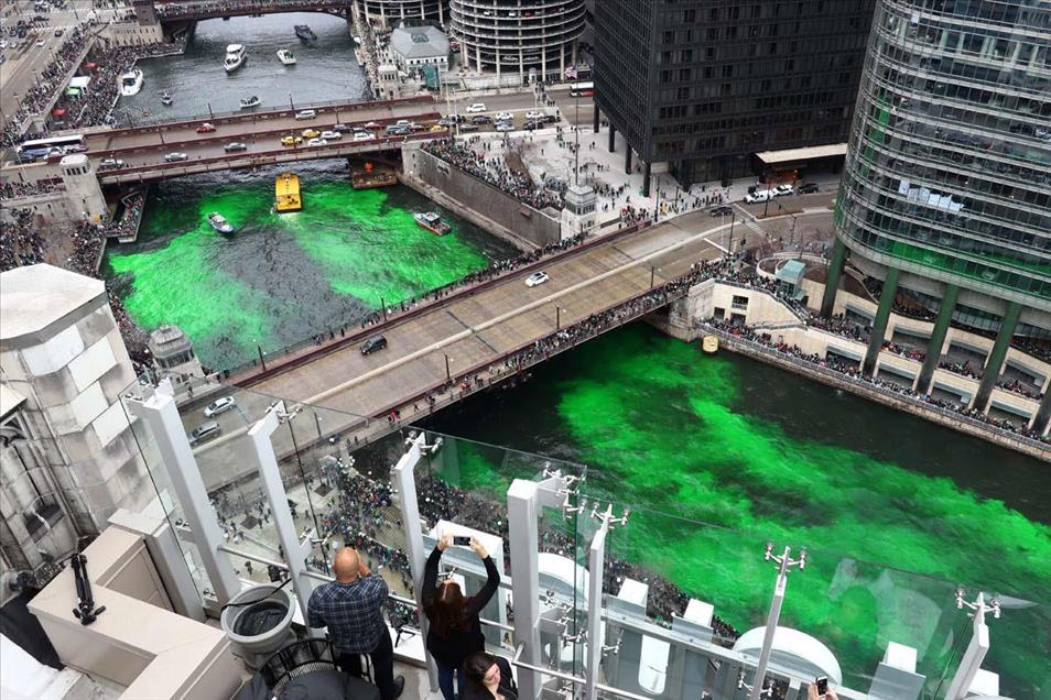 Chicago tiñe su río de verde para celebrar el Día de San Patricio