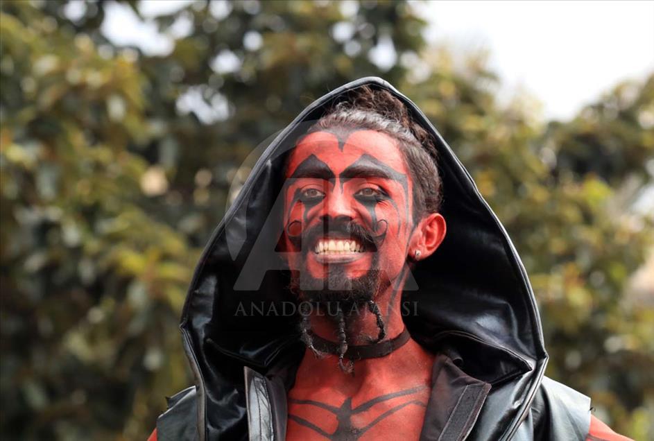 Así fue el desfile inaugural del Festival Iberoamericano de Teatro de Bogotá