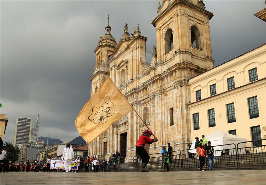 Así fue el desfile inaugural del Festival Iberoamericano de Teatro de Bogotá