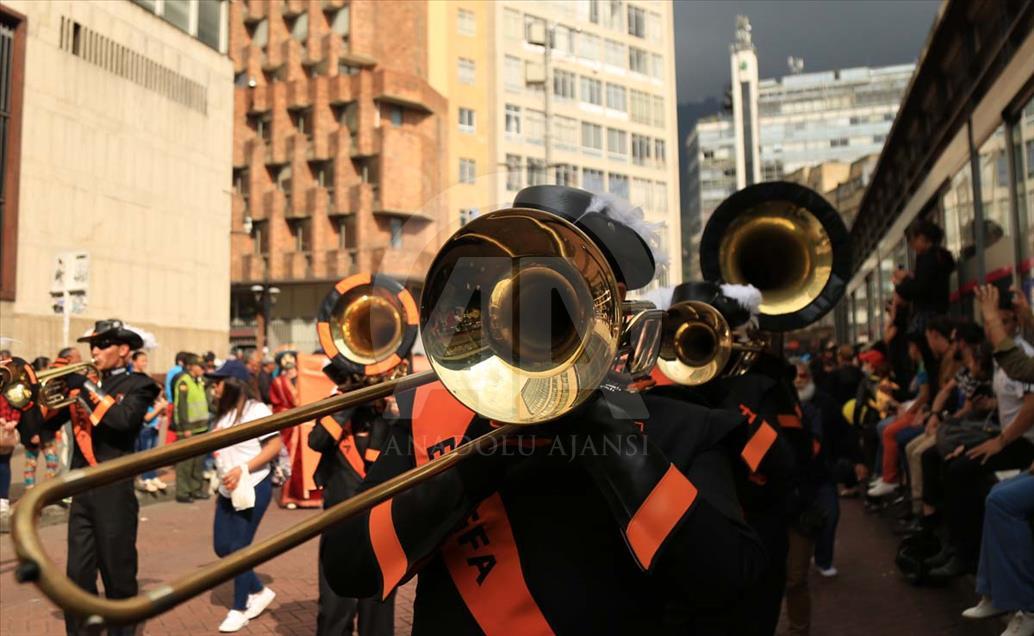 Así fue el desfile inaugural del Festival Iberoamericano de Teatro de Bogotá