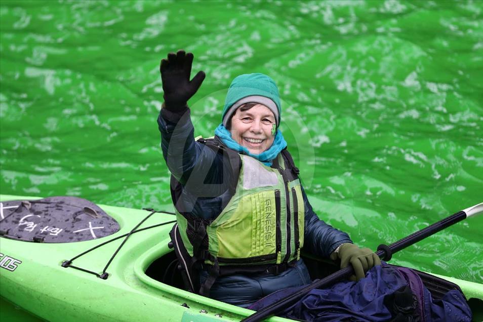 Chicago tiñe su río de verde para celebrar el Día de San Patricio