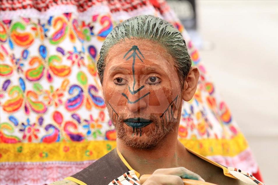 Así fue el desfile inaugural del Festival Iberoamericano de Teatro de Bogotá