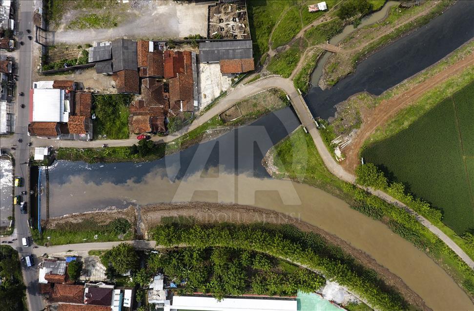 Kehidupan di bantaran Sungai Citarum