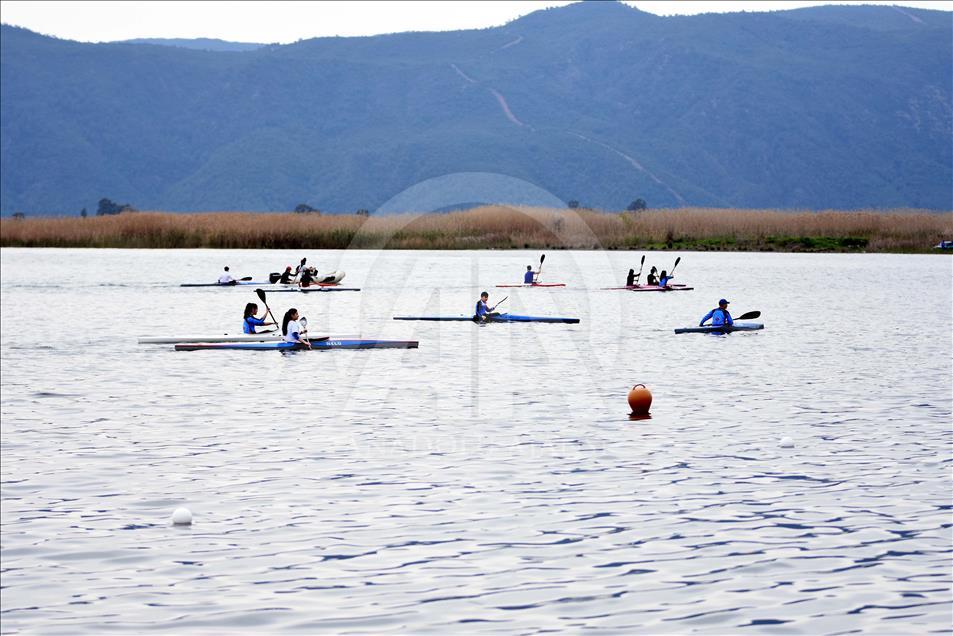 Köyceğiz Gölü su sporlarının merkezi oldu