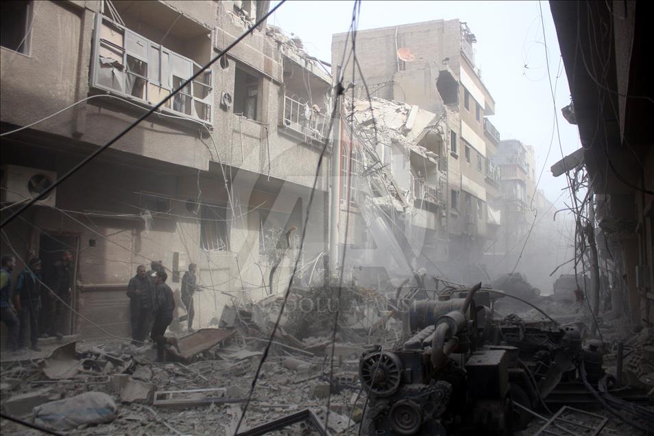 Esed rejimi Doğu Guta'yı bombalamaya devam ediyor
