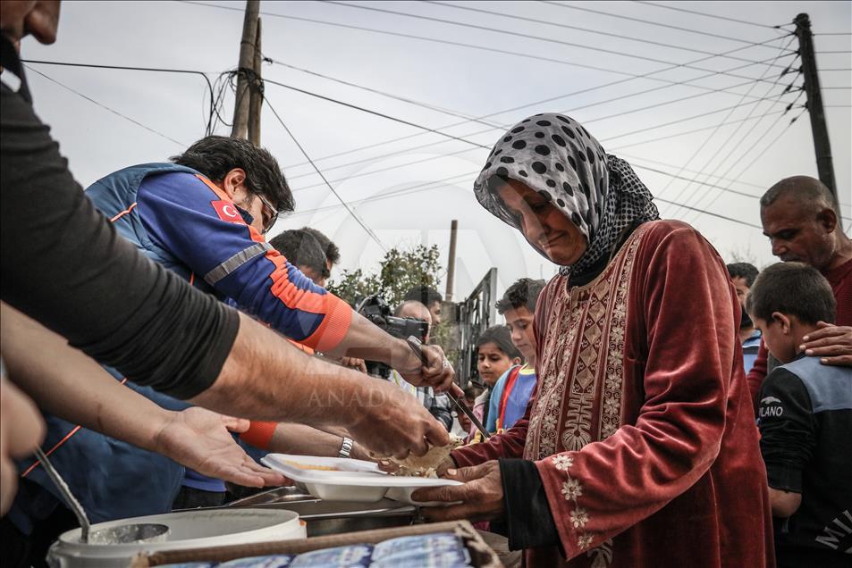 Турция оказывает помощь жителям Африна