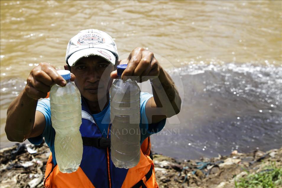 Kehidupan di bantaran Sungai Citarum