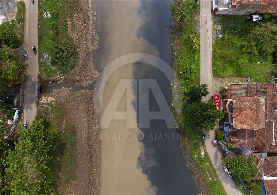 Kehidupan di bantaran Sungai Citarum