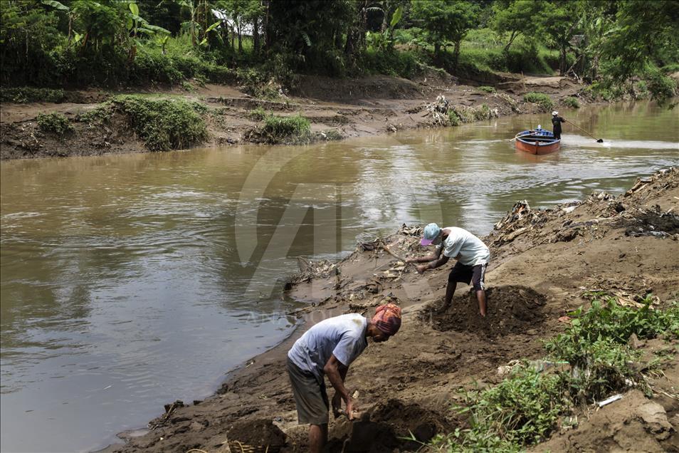 Kehidupan di bantaran Sungai Citarum