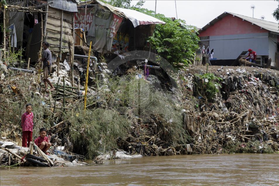 Kehidupan di bantaran Sungai Citarum