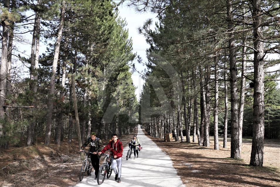 Gölcük Tabiat Parkı her mevsim ziyaretçi çekiyor