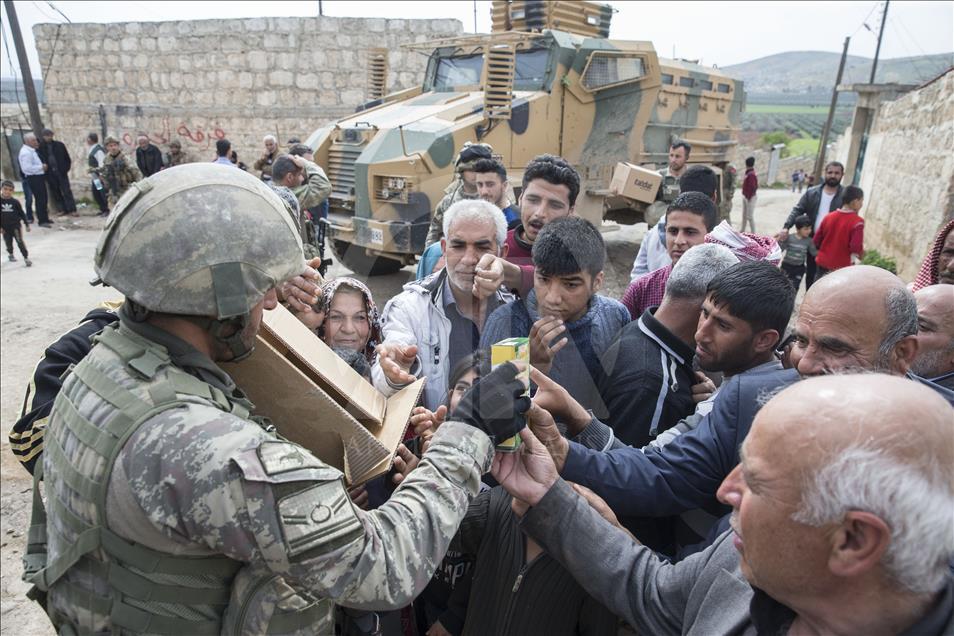 Nakon oslobađanja: Stanovnici Afrina pozdravljaju turske vojnike