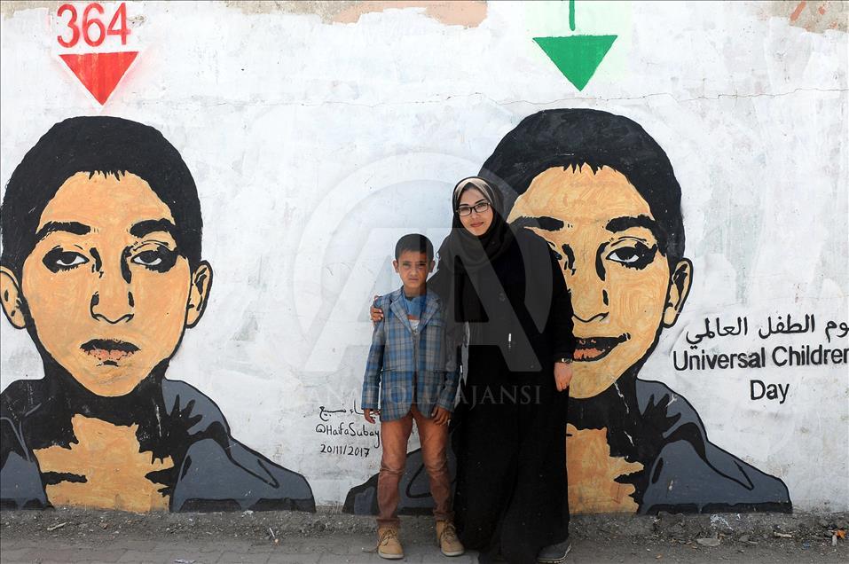 Artistja nga Jemeni tregon në "mure" tragjedinë e popullit
