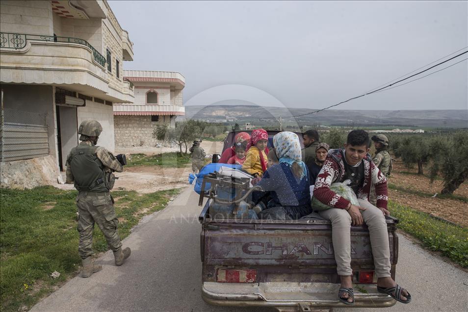 Pas çlirimit, banorët e Afrinit përshëndesin ushtarët e Turqisë
