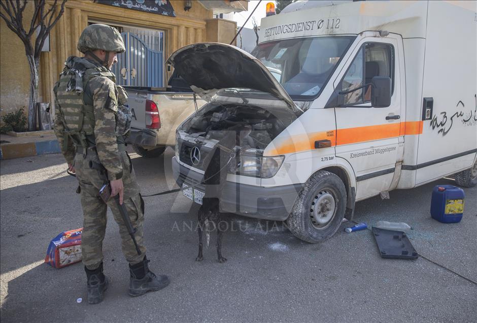Mehmetçik Afrin’de teröristlere ait sığınakları arıyor