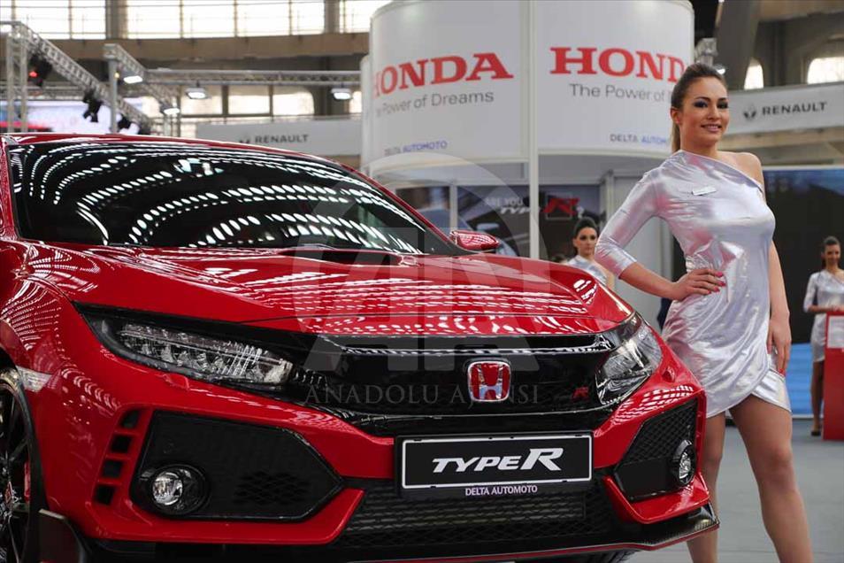 Feria del automóvil y de motos en Belgrado, Serbia