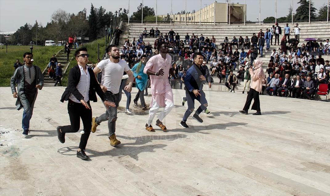 Los estudiantes extranjeros celebran las festividades del Nowruz en Turquía