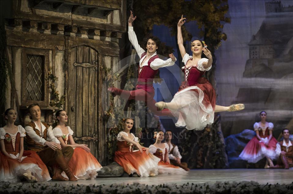 Dünya klasiği "Giselle" balesi 10 yıl aradan sonra başkentte