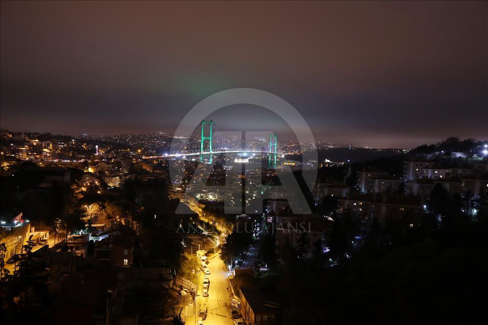 پل‌های استانبول به رنگ‌ پرچم پاکستان در آمدند