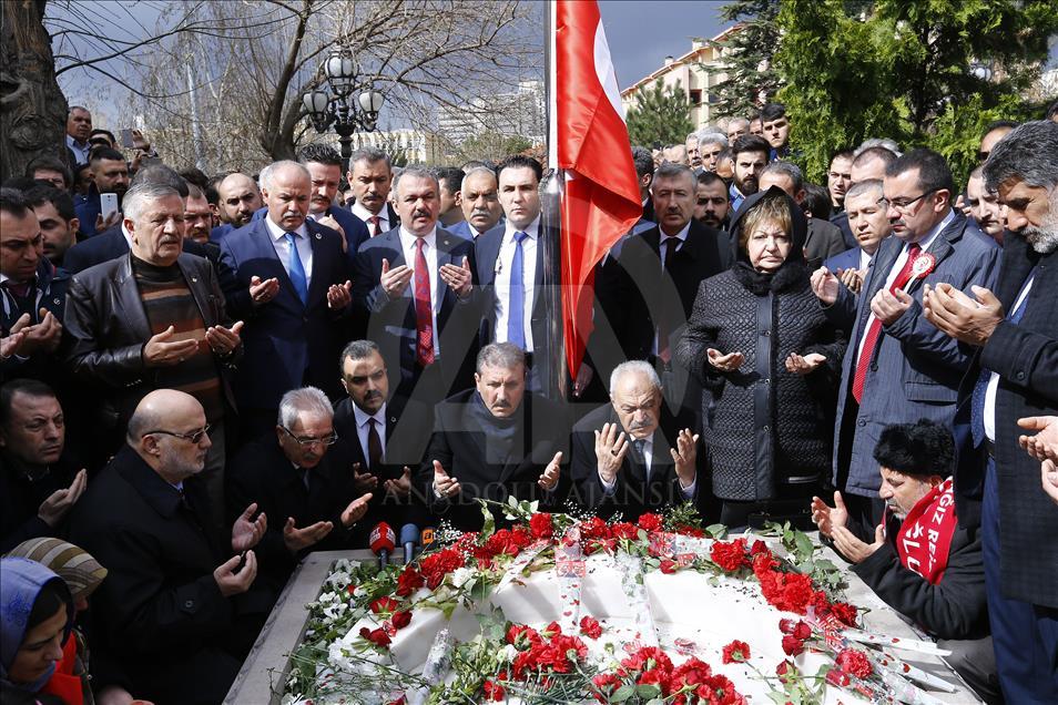 Muhsin Yazıcıoğlu, vefatının 9. yılında kabri başında anıldı