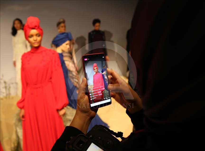 Tesettürlü top model Halima Aden 'Desert Dream' koleksiyonunda podyuma çıktı 
