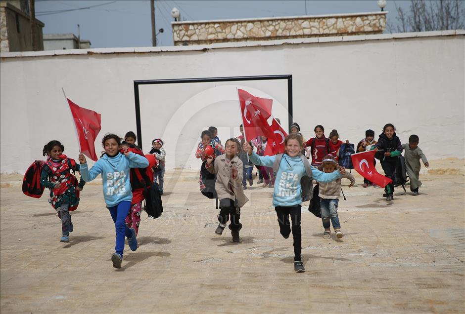 Afrin terörden arındırıldı çocuklar okulla buluştu