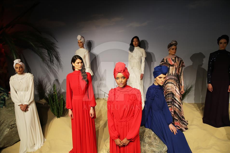 Tesettürlü top model Halima Aden 'Desert Dream' koleksiyonunda podyuma çıktı 