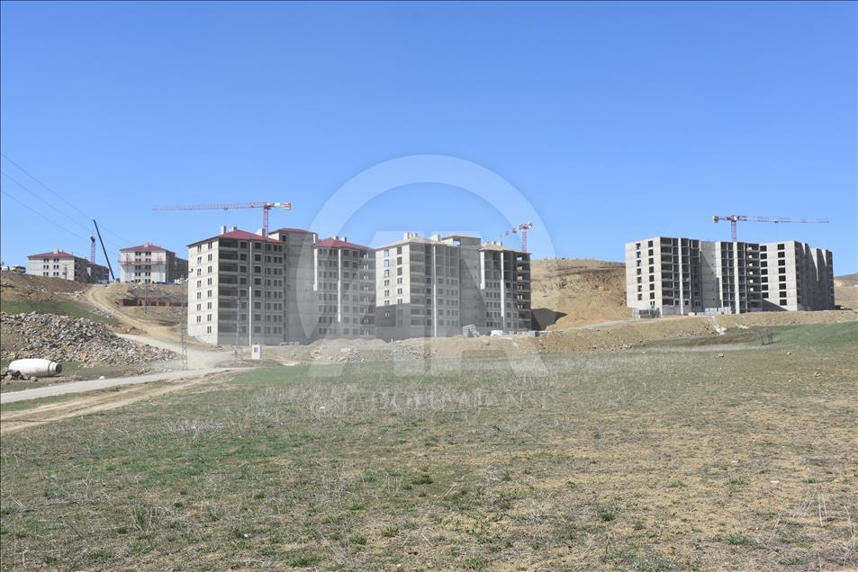 Hakkari'de terör mağdurları için konut yapımı sürüyor
