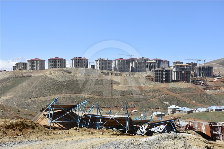 Hakkari'de terör mağdurları için konut yapımı sürüyor