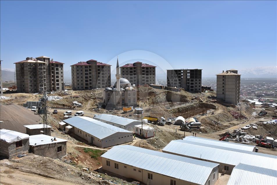 Hakkari'de terör mağdurları için konut yapımı sürüyor
