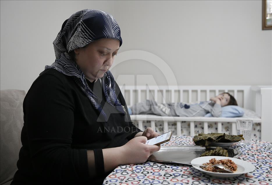 Oğlunun tedavisi için yaprak saran anneye Afrin'deki askerden destek