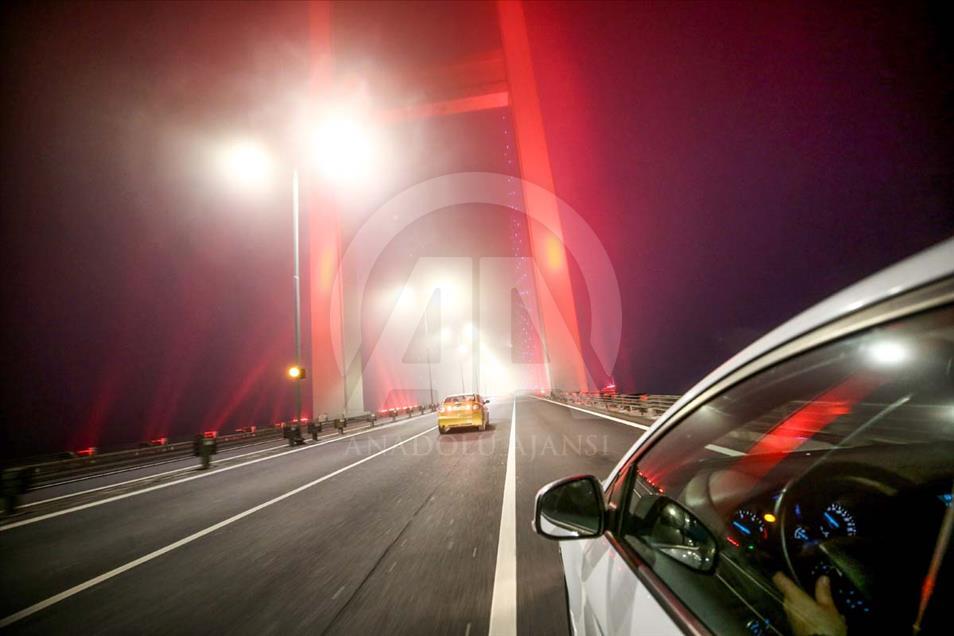 La pesada neblina que cubre en las noches la ciudad turca de Estambul