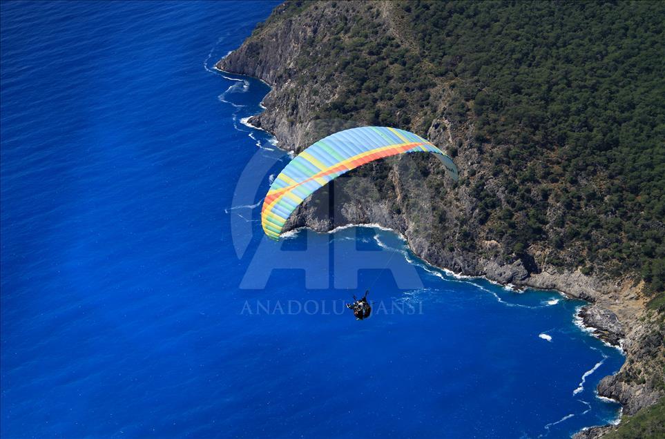 Ölüdeniz turistleri büyülüyor