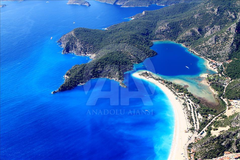 Ölüdeniz turistleri büyülüyor