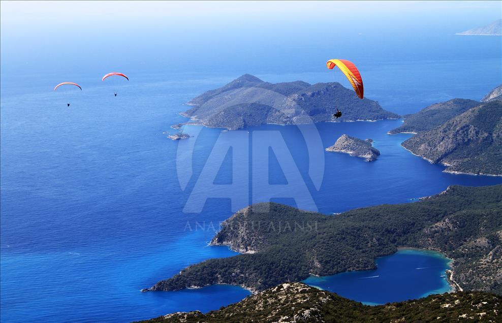 Ölüdeniz turistleri büyülüyor