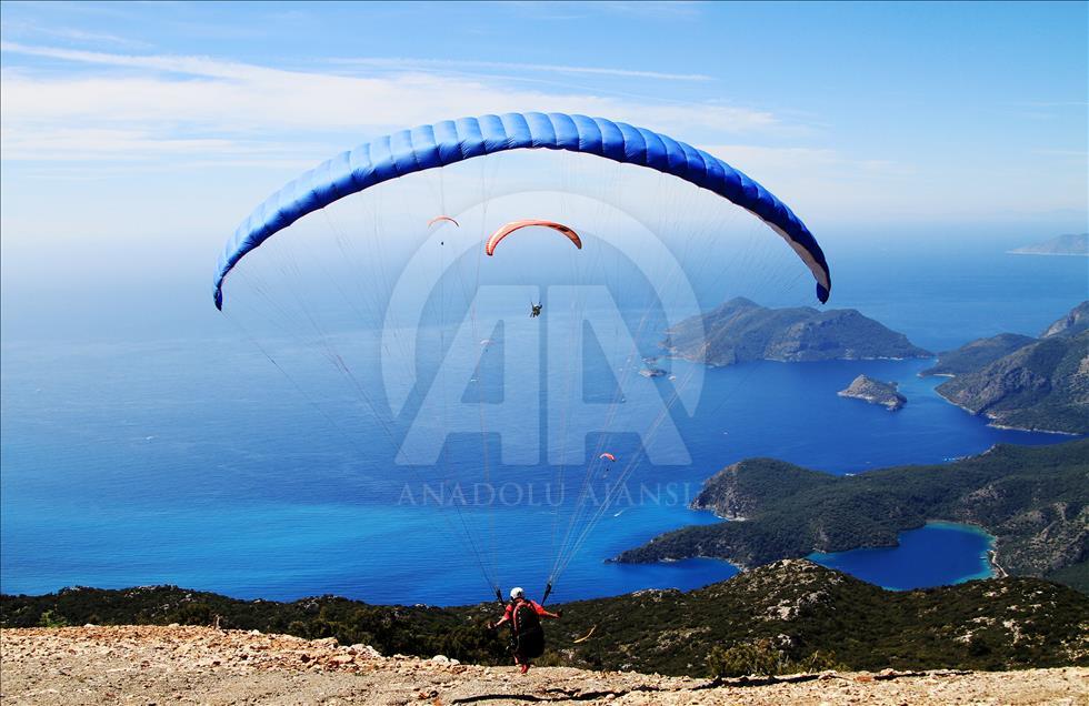 Ölüdeniz turistleri büyülüyor