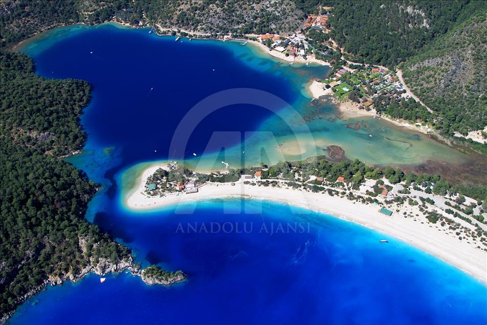 Ölüdeniz turistleri büyülüyor