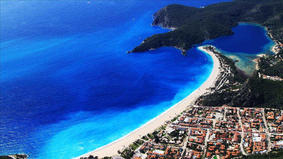 Ölüdeniz turistleri büyülüyor